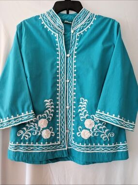 CARO Of Honolulu Vintage Turquoise Embroidered Top with White Trim